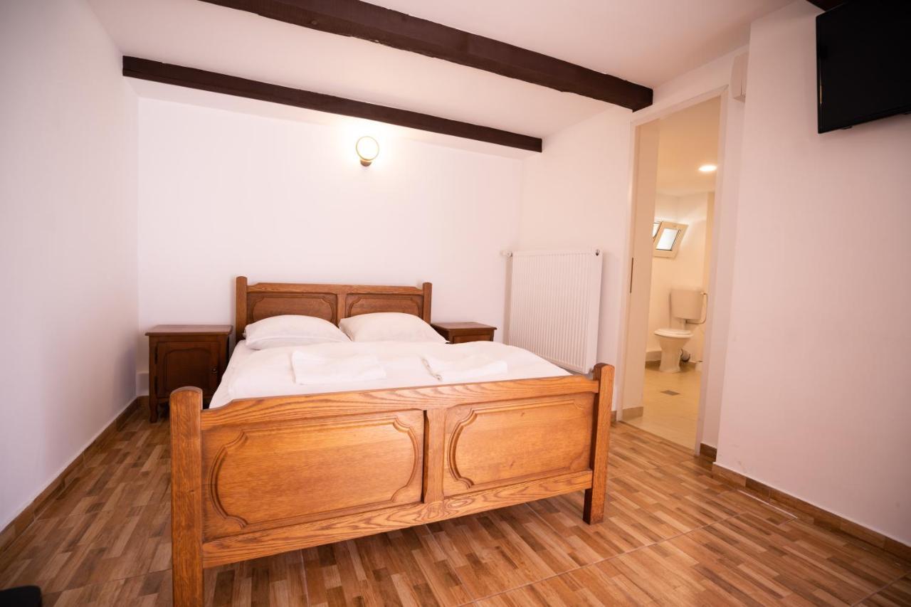 La Padure Hotel Brebu Ngoại thất bức ảnh